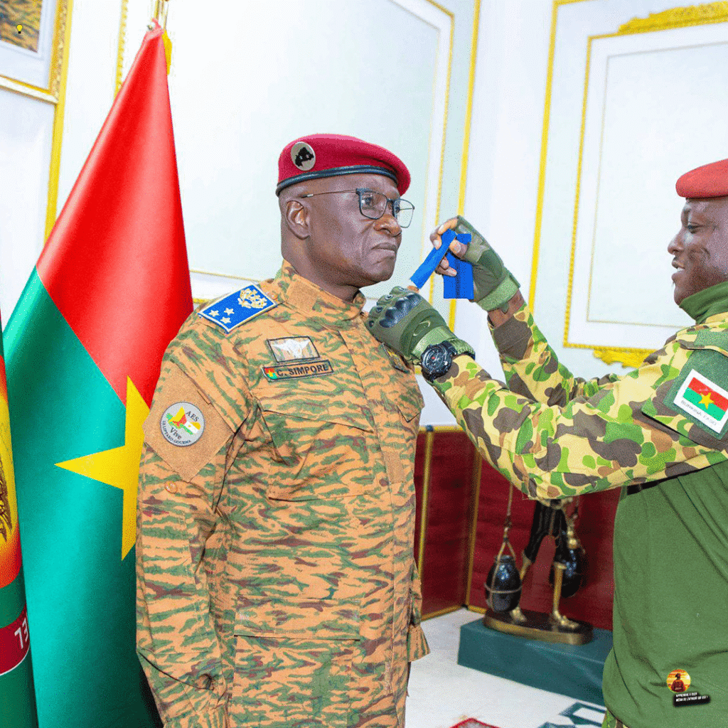 Célestin Simporé reçoit officiellement ses attributs (1)