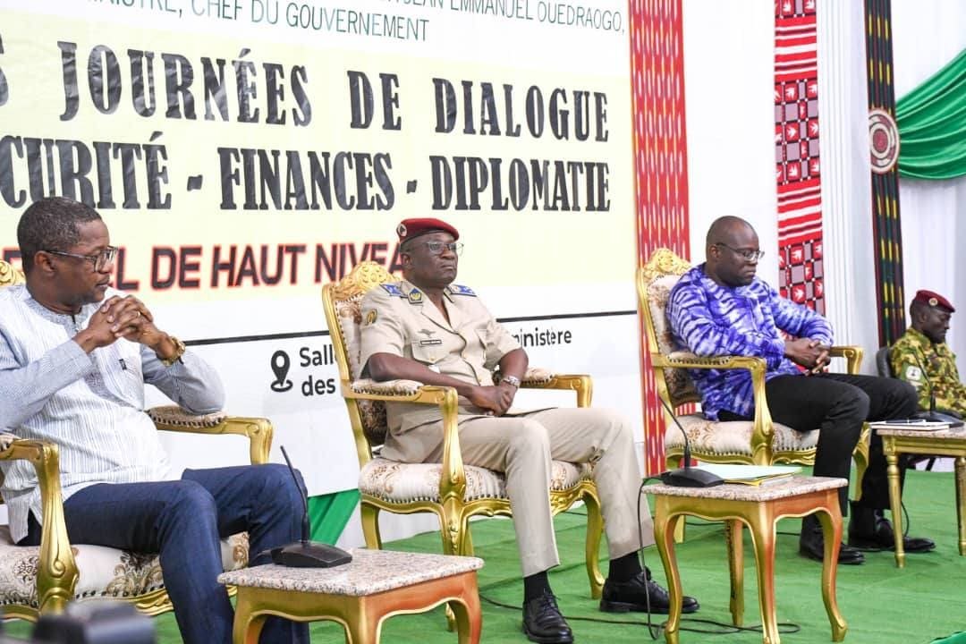 Burkina Faso Clôture des premières Journées de Dialogue Défense-Sécurité-Finances-Diplomatie sous le signe de la cohérence stratégique