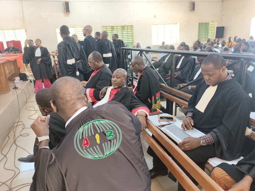 Procès des magistrats au Burkina la défense obtient un report pour examiner toutes les pièces produites